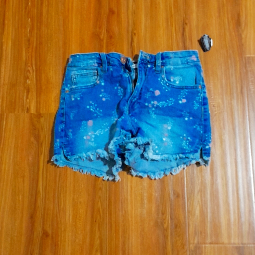 Short blue and pink jeans